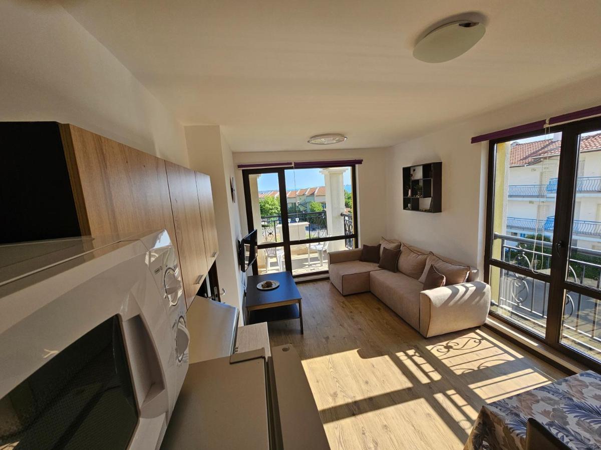 Апартамент Sea View Apartment, Morsky Bryag Свети Влас